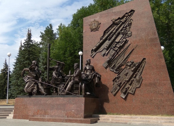 pamyatnik truzhenikam tyla v gody velikoy otechestvennoy voyny ufa